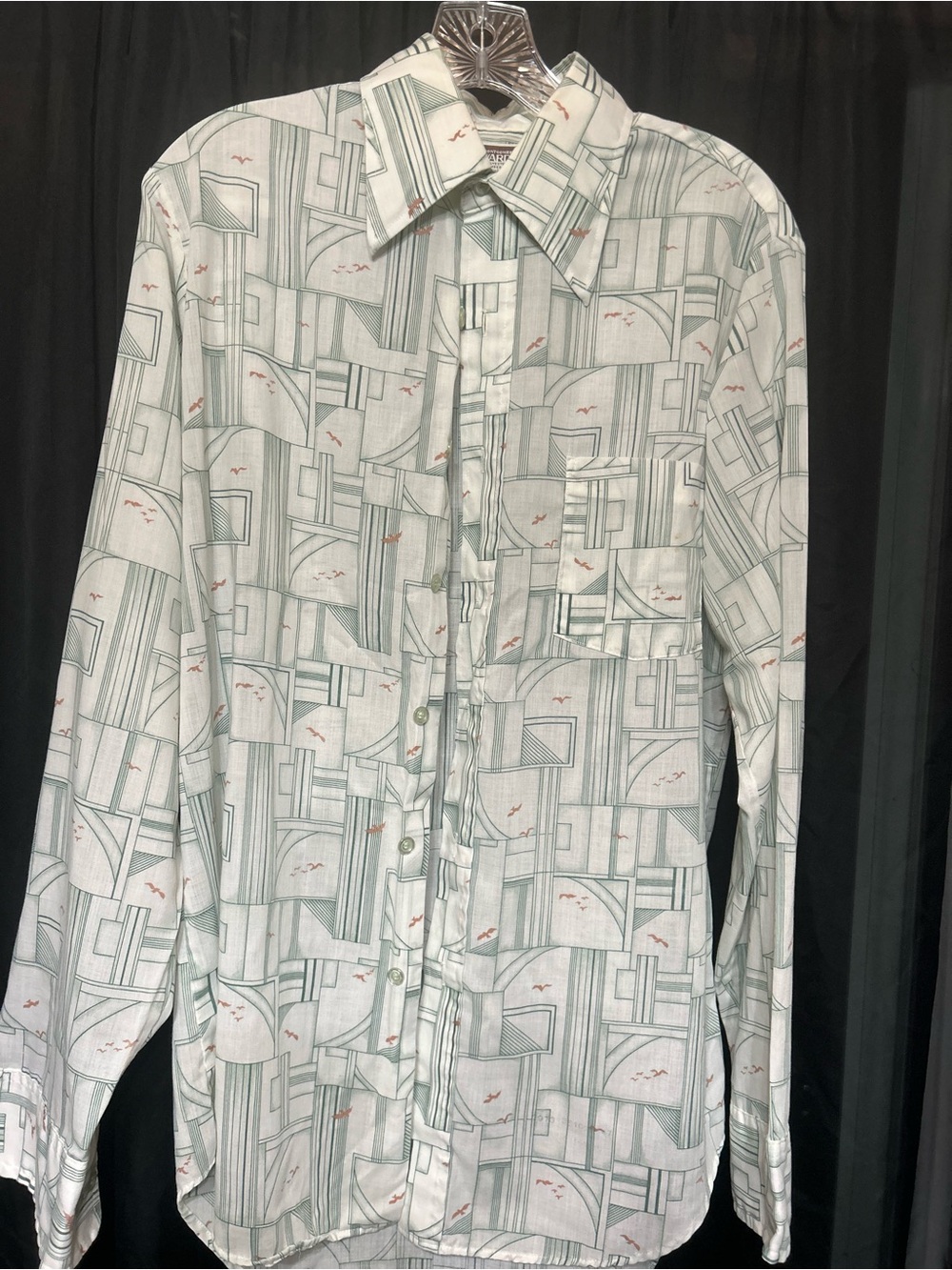 Casual Geometric Print Button-Down Shirt in Light Gray and White